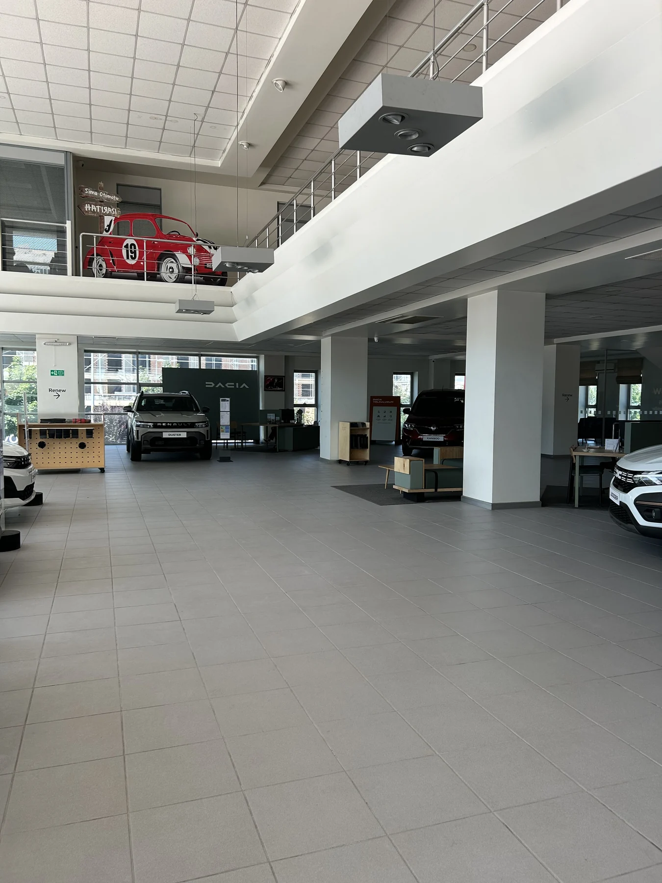 Sima Otomotiv Dacia showroom alanı